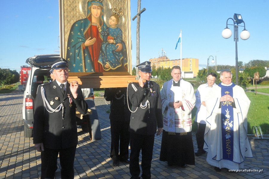 68 Uroczyste odprowadzenie.jpg